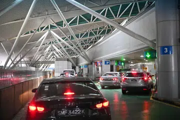 MASIH KELIRU: Semua warga asing yang memasuki Malaysia kini perlu mengisi Kad Ketibaan Digital Malaysia (MDAC) mulai 1 Disember. Namun, beberapa warga Singapura yang dihubungi Berita Minggu berkata mereka masih keliru tentang syarat baru itu. 
