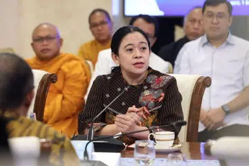 Speaker Dewan Perwakilan Rakyat (DPR), Puan Maharani, menyatakan sokongan terhadap keputusan Mahkamah Perlembagaan yang menetapkan sekurang-kurangnya 30 peratus penyertaan wanita dalam badan dalaman DPR, ketika sidang media di Jakarta pada 4 November 2025.