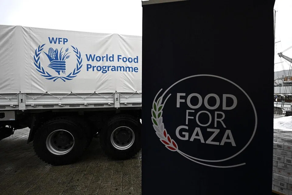 Trak pertama daripada 15 trak yang disumbangkan oleh Italy kepada Program Makanan Sedunia (WFP) sebagai sebahagian daripada daya utama ‘Makanan untuk Gaza’, di pelabuhan Genoa, Italy, pada 25 Oktober.