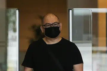 EDITOR TOC TURUT DISAMAN: PM Lee juga telah mengenakan saman terhadap editor TOC Encik Terry Xu (kanan) atas artikel yang sama dalam kes berasingan yang masih belum ditentukan. - Foto ZAOBAO