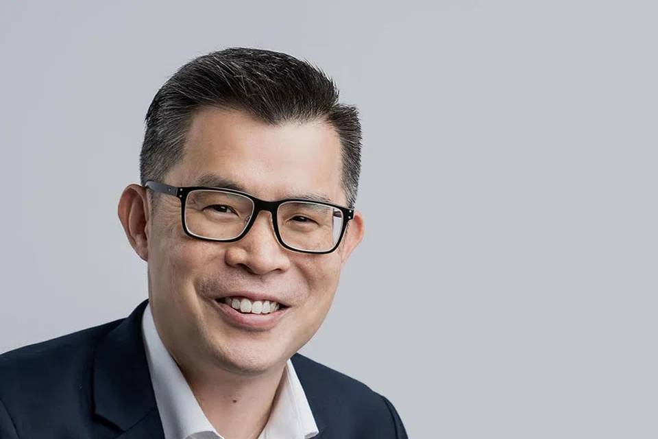 PERUBAHAN KEPIMPINAN: Encik Fernandez mengundur diri dari SPH Media. Beliau akan digantikan Encik Wong sebagai Ketua Editor EMTM sementara Encik Ho (atas) akan mengambil alih jawatan Editor ST. Cik Chen akan mengambil alih tempat Encik Wong sebagai Editor BT.