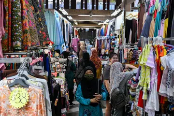 Para peniaga dimaklumkan seawal dua tahun lebih awal, memberikan mereka masa yang mencukupi untuk menyediakan dan mencari pelbagai cara untuk menebus kehilangan pendapatan.