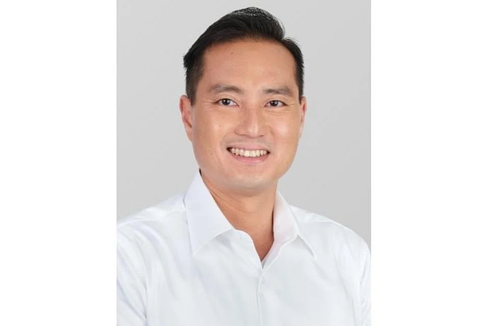 Encik Tan Kiat, How, Menteri Negara Kanan (Perhubungan dan Penerangan merangkap Pembangunan Negara) 