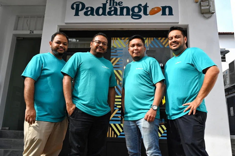 THE PADANGTON: Kafe baru di 2 Jalan Klapa, The Padangton, dimiliki empat sepupu yang gemar makan rendang Padang, masakan ibu kepada Encik Mohammad Burhan Abdul Khalip (kanan). Bersama dalam gambar adalah pengasas bersama kafe itu, (dari kiri) Encik Mohamed Fadzli Mohamed Ibrahim, Encik Muhammad Farhan Rahim dan Encik Mohammad Sobrie Mazelan.