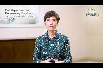 BUAT PENGUMUMAN: Menteri Tenaga Manusia Josephine Teo mengumumkan usaha Tiga Pihak membantu majikan menjaga kesejahteraan mental pekerja mereka. - Foto SIDANG WSH SINGAPURA 2020