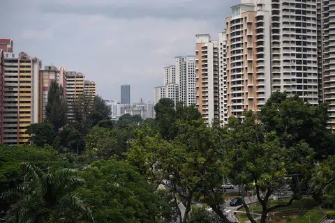 Pembeli boleh memohon untuk mendapatkan pinjaman rumah daripada institusi kewangan yang berdaftar secara langsung menerusi portal HDB tanpa perlu menghantar permohonan berasingan. -