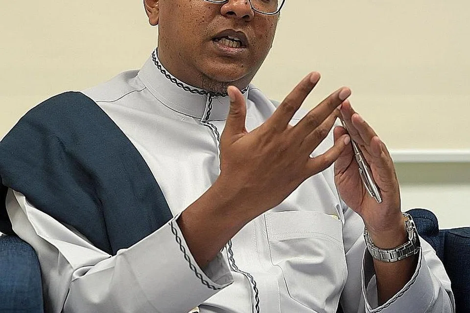 Dr Leyaket Ali 