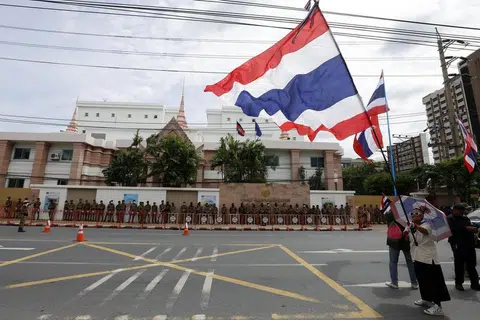 Pertembungan wilayah yang sudah lama berlangsung di kawasan yang dikenali sebagai Segitiga Zamrud, bersempadankan Thailand, Kemboja dan Laos. Konflik berlarutan menjadi pertempuran tentera pada Mei 2025.