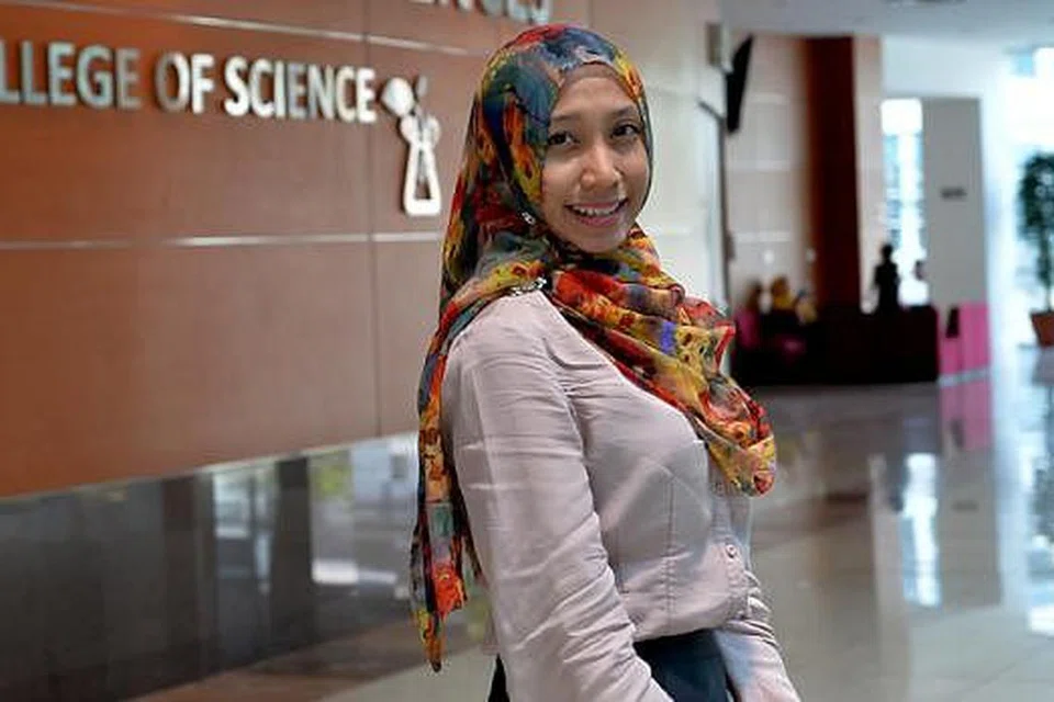 GEMAR BELAJAR SENDIRIAN: Cik Nur Atiqah Azhari yang menggemari bidang seni dan sains sejak kecil tidak suka belajar pada saat-saat akhir, sebaliknya belajar secara berperingkat-peringkat. - Foto TUAN AZMAN TUAN MUDA