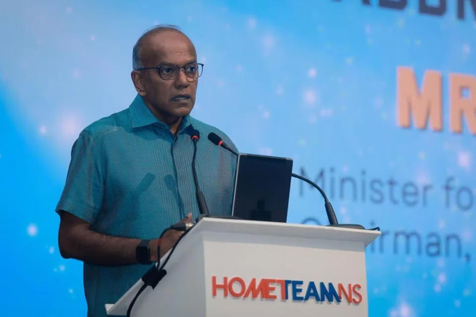 Menteri Ehwal Dalam Negeri merangkap Undang-Undang, Encik K Shanmugam, bercakap pada majlis Anugerah HomeTeamNS yang diadakan di rumah kelab HomeTeamNS Khatib pada 3 April.