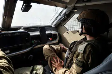 Tentera Israel memandu kenderaan melalui selatan Lebanon semasa konflik dengan Hezbollah di selatan Lebanon pada 13 Oktober sedang Amerika Syarikat mengumumkan akan menghantar tentera ke Israel bersama sistem antipeluru berpandu canggih.