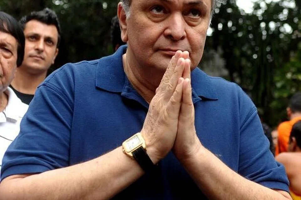 Rishi Kapoor meninggal dunia akibat barah.
