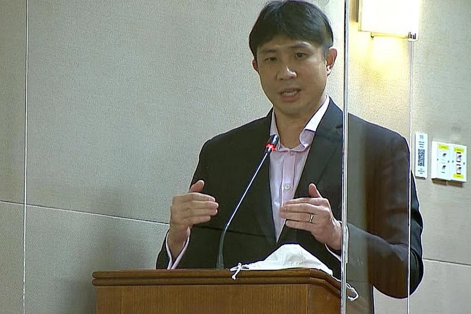 DR LIM: Menyifatkan kepercayaan dan usaha dijalankan ketua kesatuan setempat sebagai 'kebijaksanaan yang bersandarkan pengetahuan dan pengalaman terlalu lurus'.