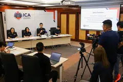 (Dari kiri) Pengarah Penguasa Imigresen dan Pusat Pemeriksaan (ICA), Operasi Pelanggan, Cik Angie Wong; Timbalan Pesuruhjaya (Dasar dan Transformasi), Cik Cora Chen; Pesuruhjaya Encik Marvin Sim; dan Pengarah, Divisyen Dasar dan Pembangunan, Cik Chui Wai Cheng, semasa sidang media di bangunan ICA pada 11 Januari.
