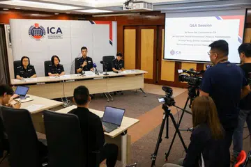 (Dari kiri) Pengarah Penguasa Imigresen dan Pusat Pemeriksaan (ICA), Operasi Pelanggan, Cik Angie Wong; Timbalan Pesuruhjaya (Dasar dan Transformasi), Cik Cora Chen; Pesuruhjaya Encik Marvin Sim; dan Pengarah, Divisyen Dasar dan Pembangunan, Cik Chui Wai Cheng, semasa sidang media di bangunan ICA pada 11 Januari.