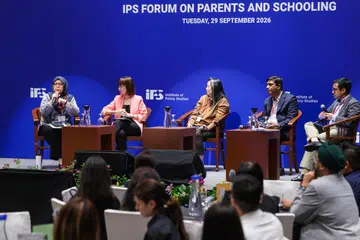 Anggota panel Forum Institut Pengajian Dasar (IPS) mengenai Ibu Bapa dan Persekolahan, (dari kiri) Naib Provos Bersekutu untuk Pembelajaran Melibatkan Masyarakat di Institut Teknologi Singapura, Profesor Madya Dr Intan Azura Mokhtar; Pengasas Mums@Work, Cik Sher-li Torrey; Ahli Psikologi Klinikal Utama yang juga Penolong Pengarah Kanan, Community Psychology Hub Ltd, Dr Quah Saw Han; dan Ketua Social Lab dan Zamil Penyelidik Utama di IPS, Dr Mathew Mathews; berkongsi pandangan mereka dalam satu perbincangan yang dikendalikan Timbalan Pengarah IPS, Profesor Aaron Maniam, di Persatuan Universiti Nasional Singapura (NUSS) Kent Ridge Guild House pada 29 September.