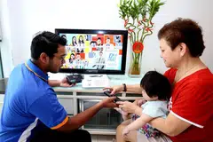 PERLU BERPINDAH: Orang ramai perlu beralih ke televisyen digital (DTV) supaya dapat terus menikmati rancangan televisyen setempat yang bebas ke udara selepas isyarat televisyen analog dimatikan pada 31 Disember ini. - Foto fail.