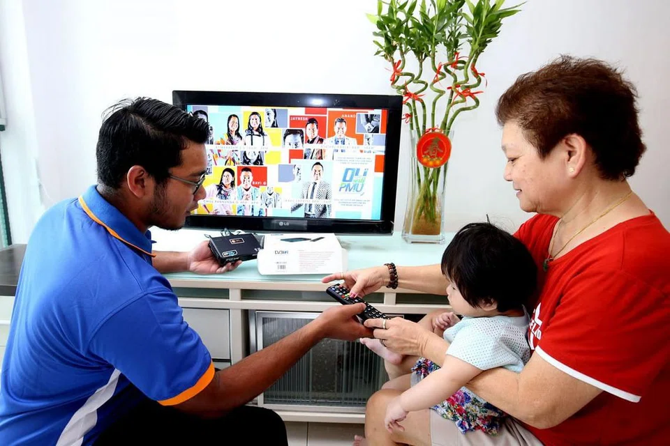 PERLU BERPINDAH: Orang ramai perlu beralih ke televisyen digital (DTV) supaya dapat terus menikmati rancangan televisyen setempat yang bebas ke udara selepas isyarat televisyen analog dimatikan pada 31 Disember ini. - Foto fail.