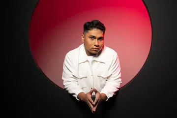 Penyanyi media sosial, Redzwan Salleh, berharap beliau dapat memberi semangat dengan nyanyian lagu ‘galau’ kepada mereka yang melalui masa sukar. 