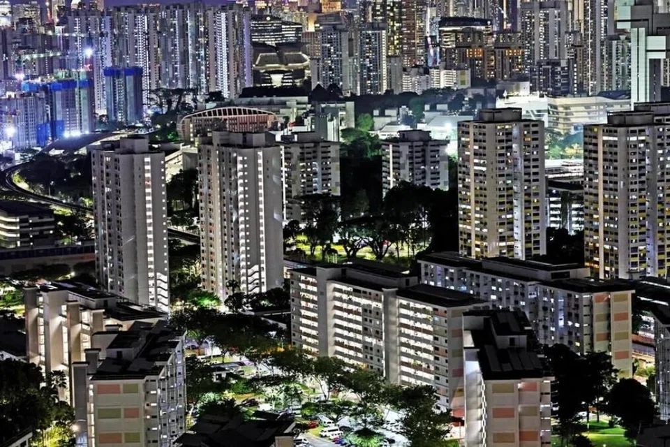 Rebat utiliti akan dikreditkan secara automatik ke akaun isi rumah yang layak dengan pengendali grid SP Services, manakala rebat S&CC akan dikreditkan melalui majlis bandar.