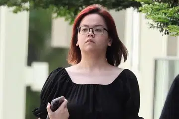 Foo Mei Qi, 30 tahun, dijatuhi hukuman penjara 36 bulan selepas mengaku bersalah atas satu tuduhan menipu, setelah memperdaya lebih 70 peminat penyanyi, Taylor Swift, melibatkan lebih $110,700. 
