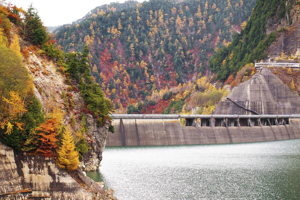 Empangan Kurobe di Nagano, Jepun.