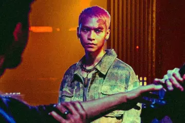 Dalam filem Chelot yang dibintangi Nadhir Nassar, lakonan beliau mendapat pelbagai reaksi penonton apabila ada yang menganggap lakonannya agak kekok atau ‘kaku’.