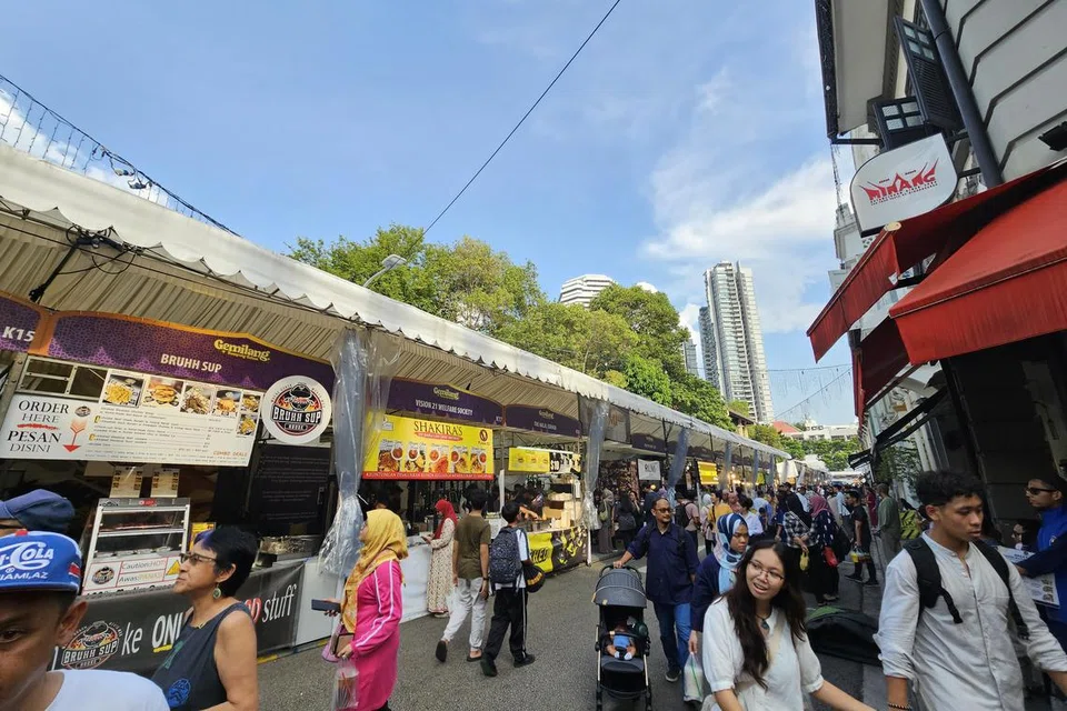 Bazar Gemilang Kampong Gelam masih lagi dikunjungi pada hari terakhir ia dibuka.
