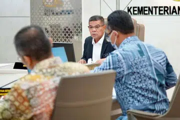 Menteri Dalam Negeri Malaysia, Datuk Seri Saifuddin Nasution Ismail, mengumumkan pelaksanaan program khas untuk membolehkan pendatang asing tanpa izin di Malaysia pulang tanpa dikenakan tindakan pendakwaan.