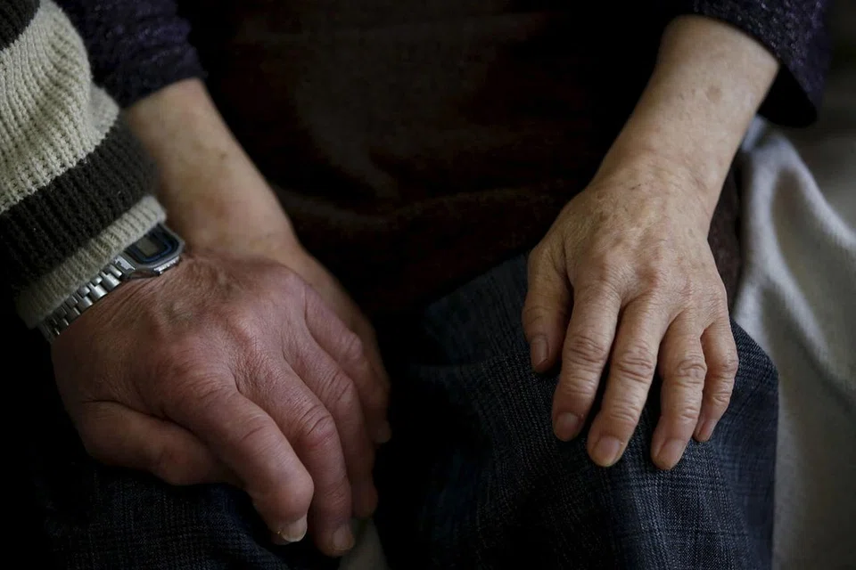 ANTARA PENYEBAB: Di serata dunia dan di Singapura, antara penyebab utama demensia di kalangan orang muda atau tua ialah penyakit Alzheimer (AD). AD biasanya dikaitkan dengan hilang memori, menyebabkan seseorang itu mudah terlupa, mengulangi apa yang dikatakan atau sukar mencari perkataan semasa berbual. - Foto REUTERS