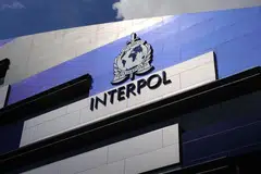 Notis merah merupakan permohonan kepada pihak berkuasa undang-undang serata dunia untuk menjejak dan memberkas seseorang sementara menantikan proses diekstradisi, diserahkan, atau dikenakan tindakan undang-undang lain.