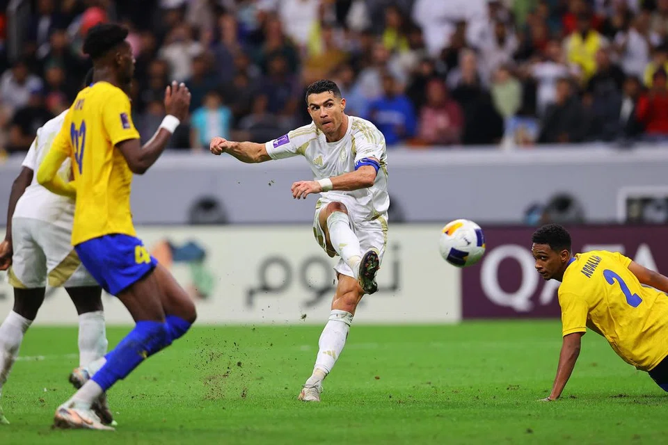Jersi nombor tujuh yang dipakai Cristiano Ronaldo (tengah) menjadi idaman kanak-kanak dan orang dewasa di seluruh dunia dan, selain Neymar, beberapa bintang antarabangsa lain telah menyebut kehadiran Ronaldo sebagai faktor utama dalam keputusan mereka untuk menyertai Liga Saudi Roshn (RSL).