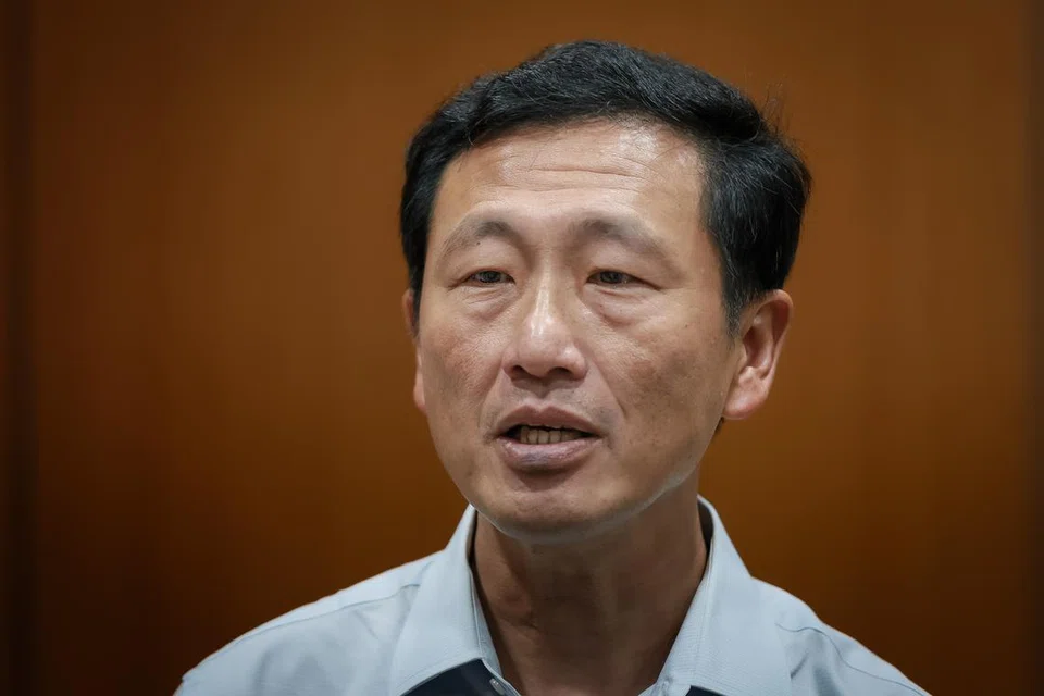 BERI NASIHAT: Menteri Kesihatan, Encik Ong Ye Kung, berkata individu masing-masing boleh memainkan peranan untuk memastikan jangkitan Covid-19 kekal rendah, terutama sekali mengambil vaksin.