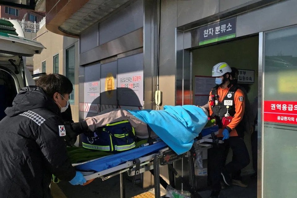 Dua orang dilaporkan dapat diselamatkan daripada serpihan pesawat sebagai sebahagian daripada operasi menyelamat yang dijalankan, kata agensi bomba negara itu dalam satu kenyataan. 