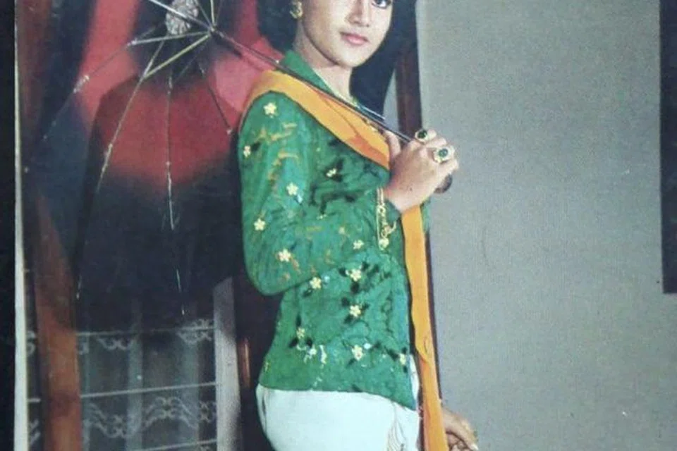 Emilia Contessa yang pandai bergaya juga dijadikan ikon fesyen dan sempat dinobatkan sebagai Ratu Foto Model oleh Persatuan Wartawan Indonesia pada 1972.