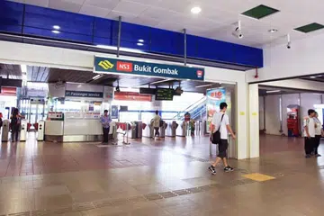 TUTUP AWAL: Stesen MRT Bukit Gombak ini merupakan antara tujuh stesen yang akan tutup awal sekitar 11 malam setiap Jumaat dan Sabtu sepanjang Julai.