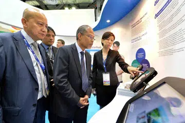 MAJLIS PELANCARAN: Encik Masagos melancarkan Akademi Air Singapura (SqWA) yang akan menyediakan program pembangunan kepada ahli air profesional tempatan dan antarabangsa. Bersamanya ialah (dari kanan) Pengarah Akademi Air Singapura, PUB, Cik Angela Koh; Ketua Pegawai Eksekutif Singapore Cooperation Enterprise (SCE), Encik Kong Wy Mun; dan Presiden Persatuan Air Singapura (SWA), Encik Tan Cheng Guan. - Foto M.O. SALLEH