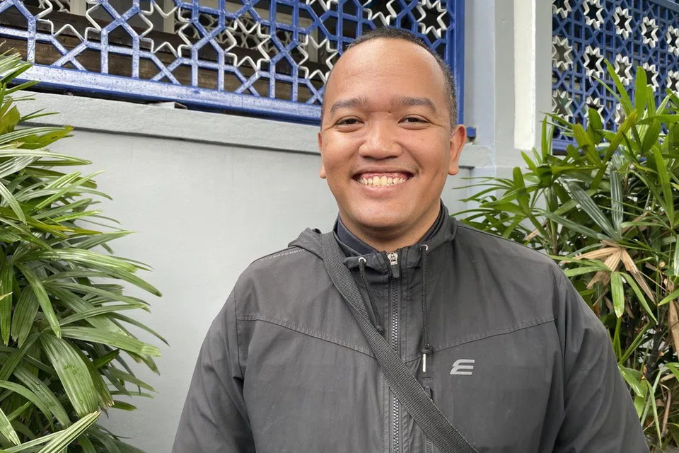 Anggota polis, Encik Muhammad Akmal Azali Ramli, 30 tahun, sudah menikmati bubur lambuk Masjid Jamek Kampung Baru, Kuala Lumpur, sejak usia kecil.