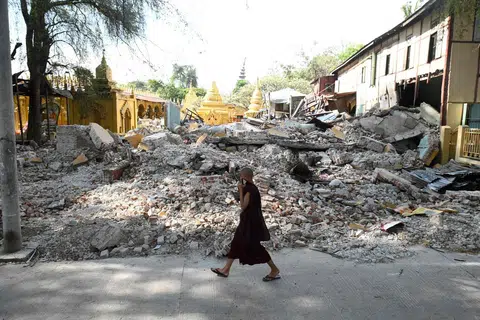 Satu gempa bumi dahsyat sekuat 7.7 mengikut skala Richter yang melanda Myanmar pada 28 Mac 2025 telah meranapkan banyak bangunan di seluruh negara itu termasuk di wilayah Mandalay (gambar), mengorbankan lebih 3,700 nyawa dan menyebabkan ribuan lagi kehilangan tempat tinggal.