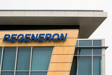 KERJASAMA DENGAN SYARIKAT SWASTA: Pemberian kontrak kepada syarikat Regeneron Pharmaceuticals yang terlibat dalam pembangunan terapi antibodi dilihat sebagai pelaburan dalam vaksin Covid-19 generasi akan datang yang  boleh memberi kesan baik bagi keseluruhan sistem kesihatan Amerika Syarikat. 