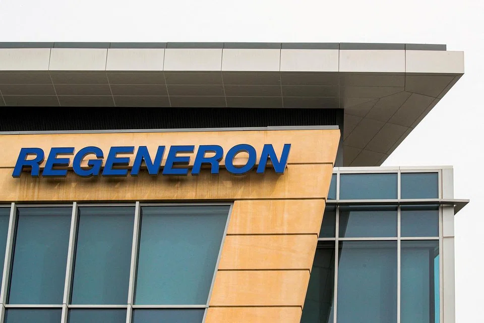 KERJASAMA DENGAN SYARIKAT SWASTA: Pemberian kontrak kepada syarikat Regeneron Pharmaceuticals yang terlibat dalam pembangunan terapi antibodi dilihat sebagai pelaburan dalam vaksin Covid-19 generasi akan datang yang  boleh memberi kesan baik bagi keseluruhan sistem kesihatan Amerika Syarikat. 