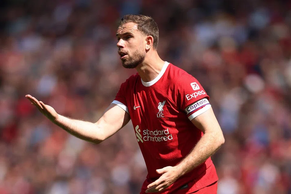 DAPAT TAWARAN LUMAYAN: Jordan Henderson berminat menyertai kelab bola sepak Saudi Al-Ettifaq selepas dilaporkan ditawarkan perjanjian bernilai sehingga £700,000 ($1.2 juta) seminggu.