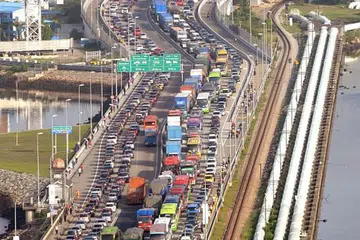 Kumpulan peniaga India dan Cina di Johor berkata Koswe (atas) dan Link Kedua tidak lagi dapat menampung trafik yang telah bertambah dan para peniaga mengadu mengenai masa yang terbazir disebabkan kesesakan. . 
