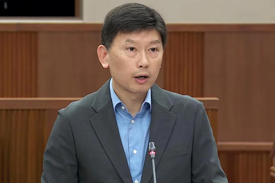 BEBAN KEPADA PEMBAYAR CUKAI: Pemangku Menteri Pengangkutan, Encik Chee Hong Tat, berkata jika kenaikan tambang dielak atau dibekukan, pengendali perkhidmatan pengangkutan awam perlu menyerap kos yang lebih tinggi atau menyalurkan kos tersebut kepada pengguna.