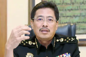 DESAKAN TAK BERASAS: Ketua Pesuruhjaya Suruhanjaya Pencegahan Rasuah Malaysia (SPRM), Tan Sri Azam Baki, meminta semua pihak menghormati proses siasatan agensi itu terhadap Aman Palestin Bhd yang disyaki melakukan penyelewengan dana awam.