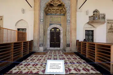 DITUTUP: Sebuah masjid di Sarajevo, Bosnia dan Herzegovina, yang ditutup pada 18 Mac 2020.