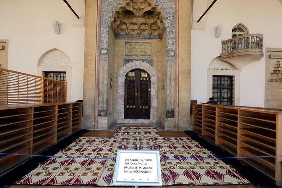 DITUTUP: Sebuah masjid di Sarajevo, Bosnia dan Herzegovina, yang ditutup pada 18 Mac 2020.