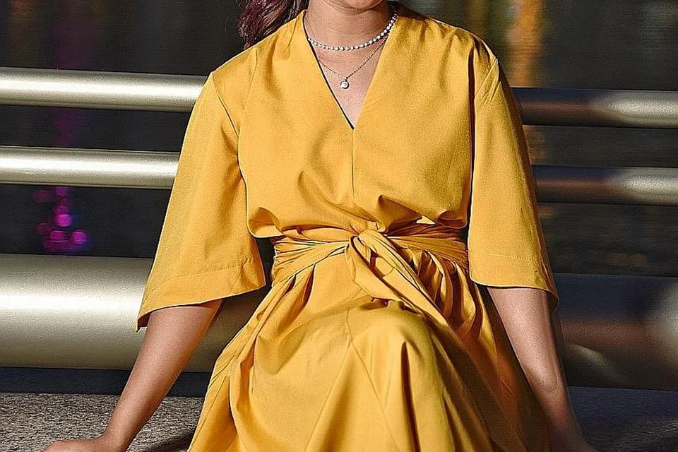 TANAM SEMANGAT WAJA: Shaikha Lutfiah yang bakal melancarkan lagu Kuburkan Bahagia cekalkan hati memburu minat dalam seni. - Foto BH oleh DESMOND WEE