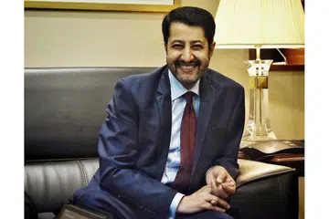 DIPLOMAT BERPENGALAMAN: Duta Besar Arab Saudi ke Singapura, Encik Abdullah Mohammed AlMadhi, (atas) menceburi kerjaya sebagai diplomat sejak 35 tahun lalu, dan sebelum ini dikerah ke Manila, Prague, Damsyik, dan Pretoria. - Foto BM oleh KHALID BABA, MCI