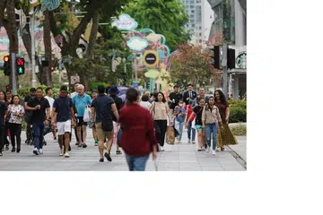 PETA DIGITAL: Mereka yang ingin berkunjung ke Orchard Road pada malam Krismas disaran mengguna peta digital masa nyata. Ia memaklumkan mengenai tempat yang menjadi tumpuan ramai dan tempat alternatif yang kurang sesak.